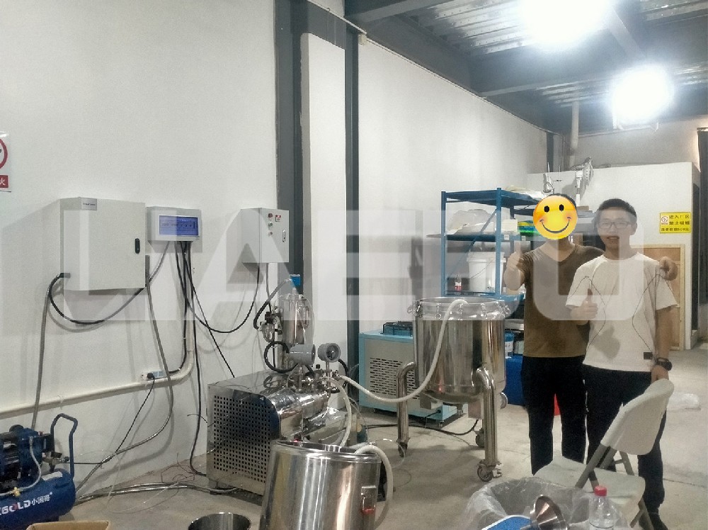 浙江某新材料公司1L实验室纳米砂磨机调试成功